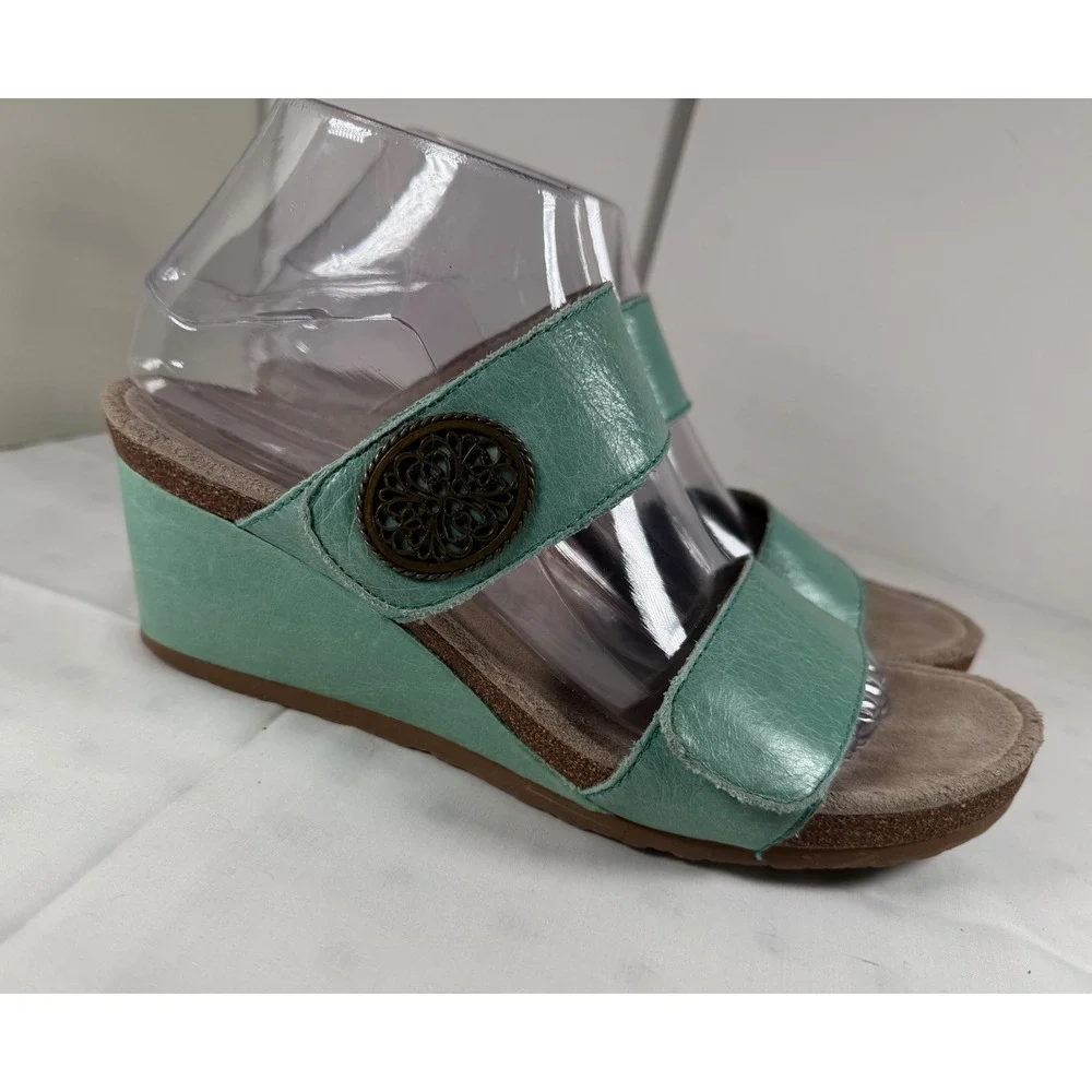 Aetrex Teal‎ Leather Wedge Sandals Adjustable Straps Bronze Medallion Womens